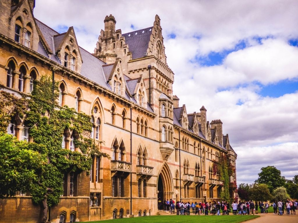 yurt dışı üniversite fiyatları